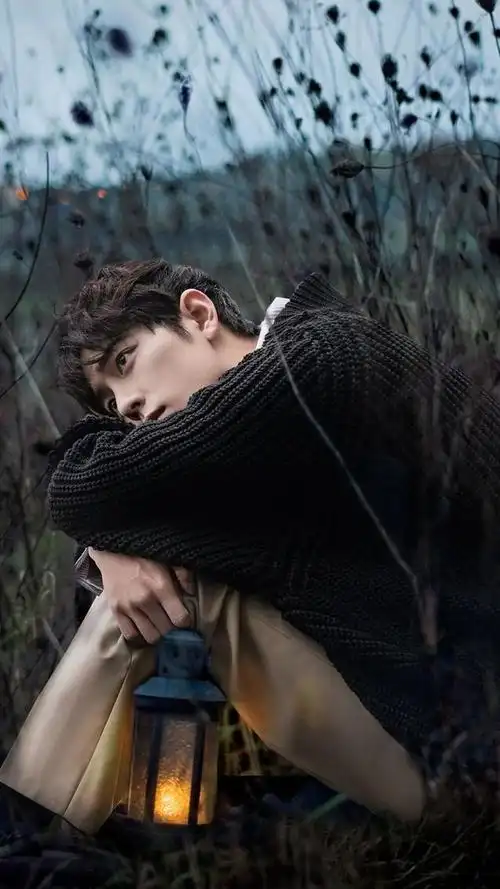 肖战:从素人走向顶流的励志故事