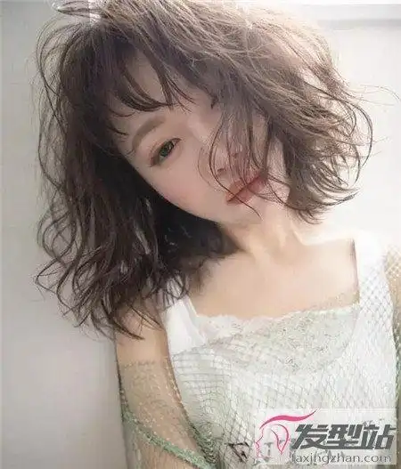 日系空气烫短发 空气感不服帖更气质_发型站_最新流行发型设计发型