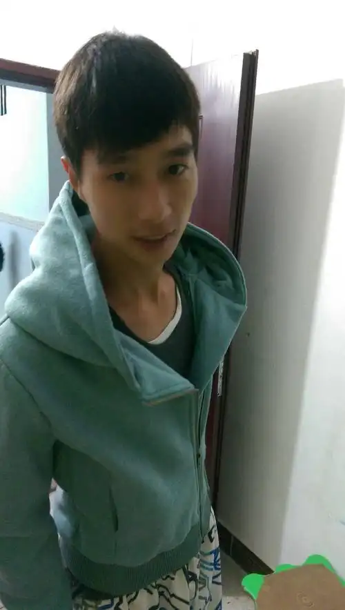 本人男,身高178,体重最重时候108,很纠结啊,都说瘦了太难看,想靠生活