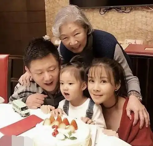 国家一级演员吕中儿子是导演儿媳是影后女儿更是国人的骄傲