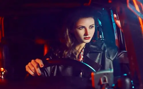 性感车模高清美女桌面壁纸