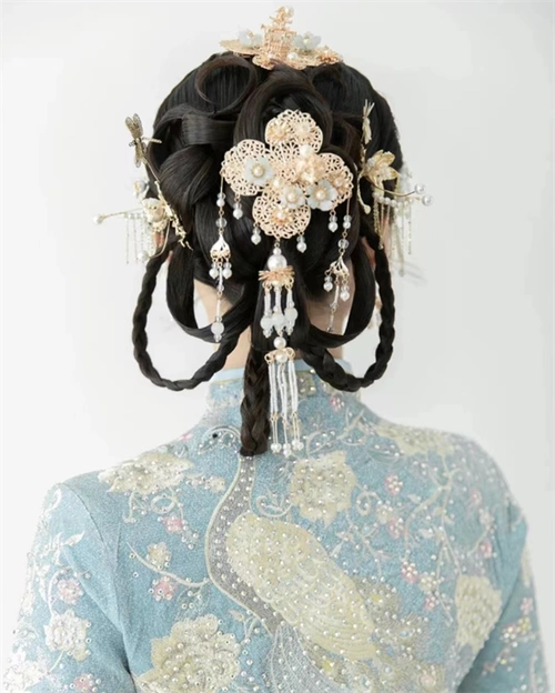 中式秀禾新娘发型 古典端庄不失气质_新娘发型 - 美发站