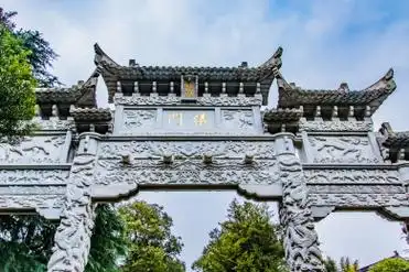 江西省鹰潭市龙虎山上清古镇天师府仪门牌坊建筑景观