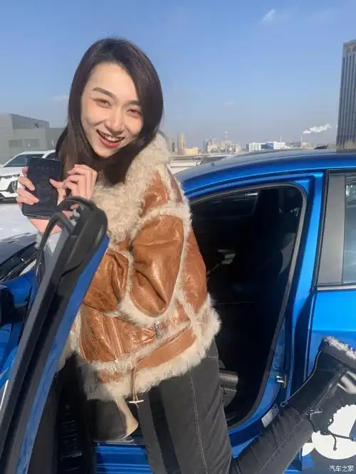 晒晒蓝朋友的新女朋友