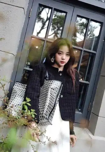 欧阳娜娜的夏季休闲穿搭,简约时尚的款型,你值得拥有.