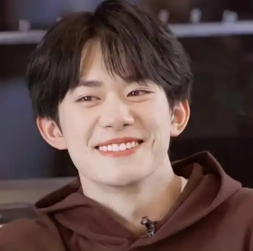 精选易烊千玺头像梨涡少年