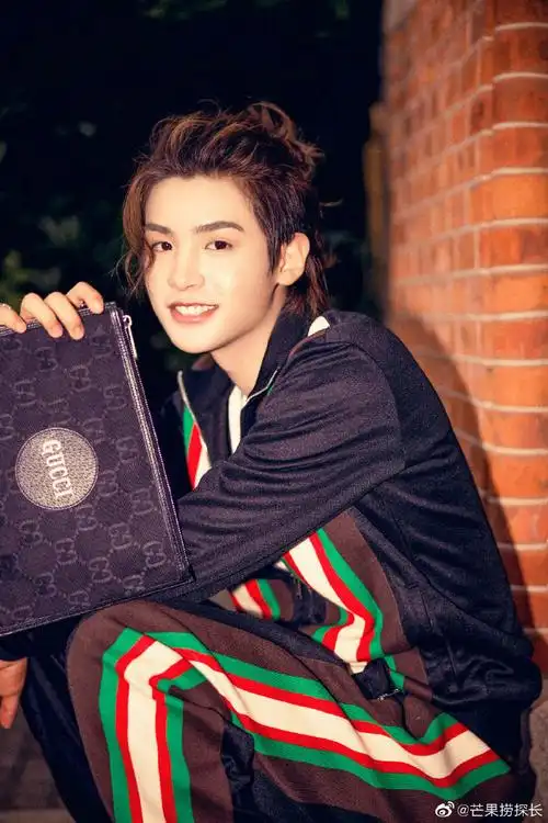 黄明昊寸头##元气满满的哥哥