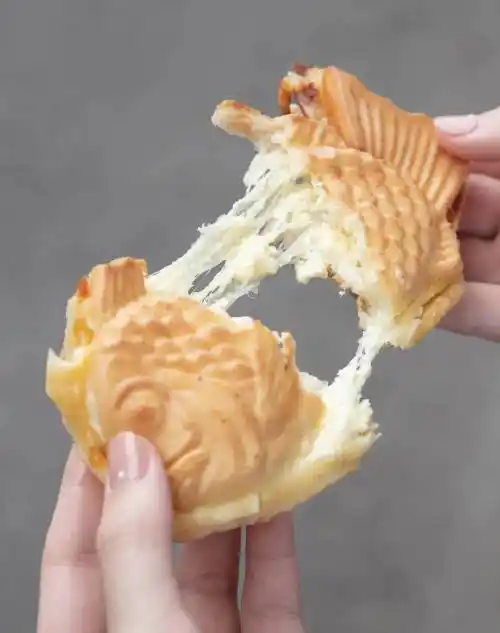 来看看我们鸣门鲷烧本铺的鲷鱼烧吧