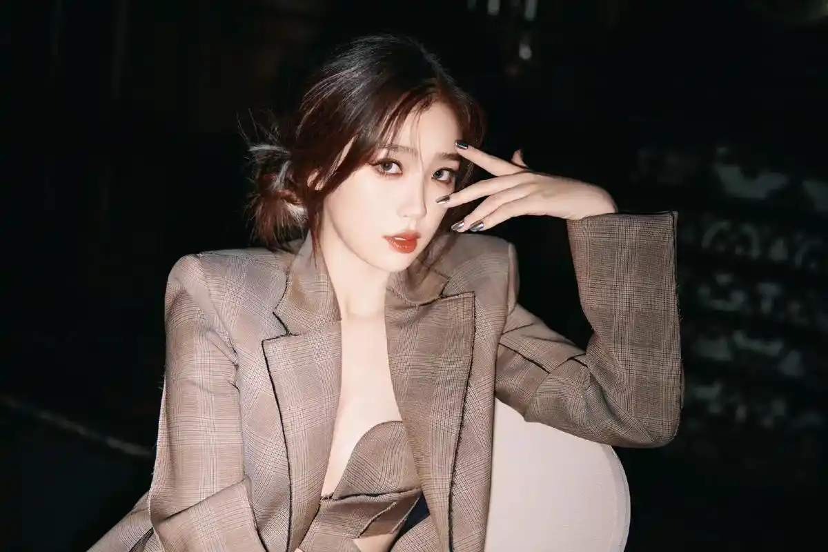 大长腿美女#虞书欣#辣妹 #颜值  - 抖音