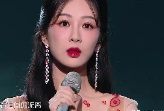 杨紫金晨美颜震撼,谢娜老态明显