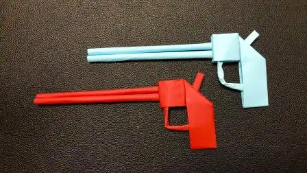 手工折纸小手枪玩具,你的小时候玩过没有?快来和小朋友一起玩吧