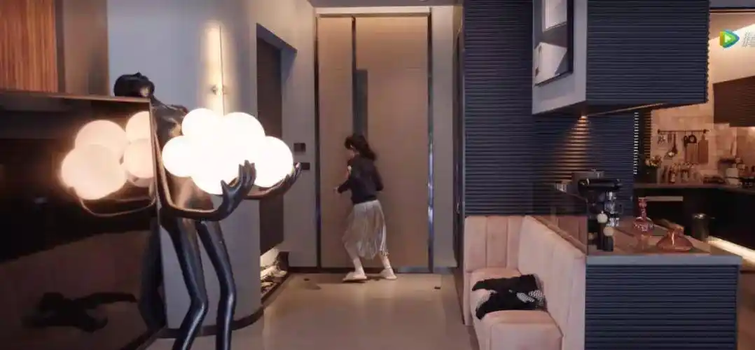 迪丽热巴上海外滩豪宅曝光400㎡大平层光家居就超60w