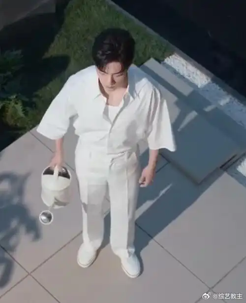 肖战随时随地健身##肖战白衬衫男友风