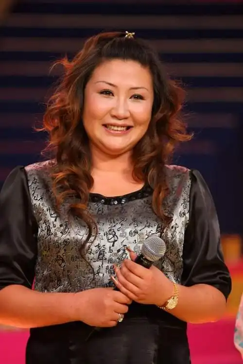 郭德纲的现任妻子挺有魅力的,虽然脸上有肉感,但看着挺可爱