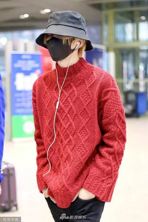 蔡徐坤赴英国进修后回国帅气亮相 戴口罩秒变酷盖_新浪图片