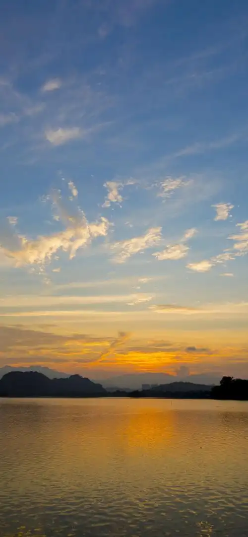 美丽的夕阳,湖泊,天空,云,黄昏 iphone 壁纸