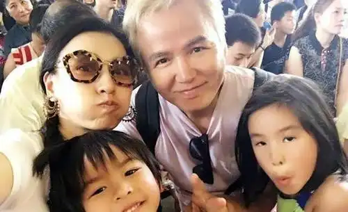 原创林瑞阳大女儿近照29岁清纯甜美与妈妈曾哲贞相依为命