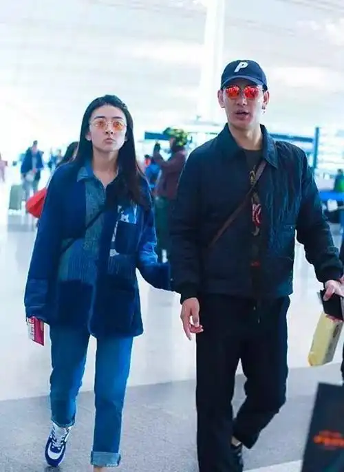 当时他们在一起的时候,粉丝们不知道梁洁为什么选择了这个男人,之后的