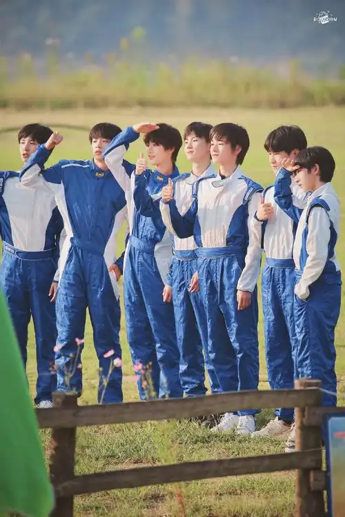 时代少年团壁纸/时代少年团/时代少年团团照/马嘉祺/丁程鑫/宋亚