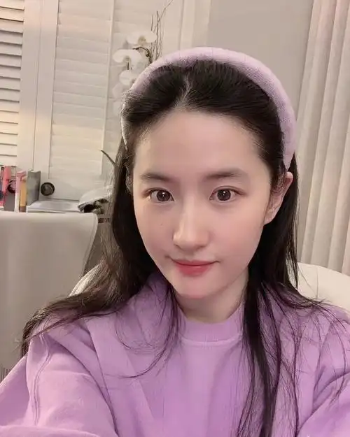 刘亦菲 姐姐的素颜自拍放眼圈内是什么水平_高清图集_新浪网