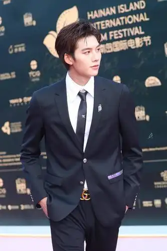 西装超元大帅哥来了!生图绝了看.