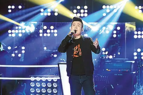 张鑫鑫,1990年7月26日出生于新疆吐鲁番市鄯善县,中国内地男歌手.