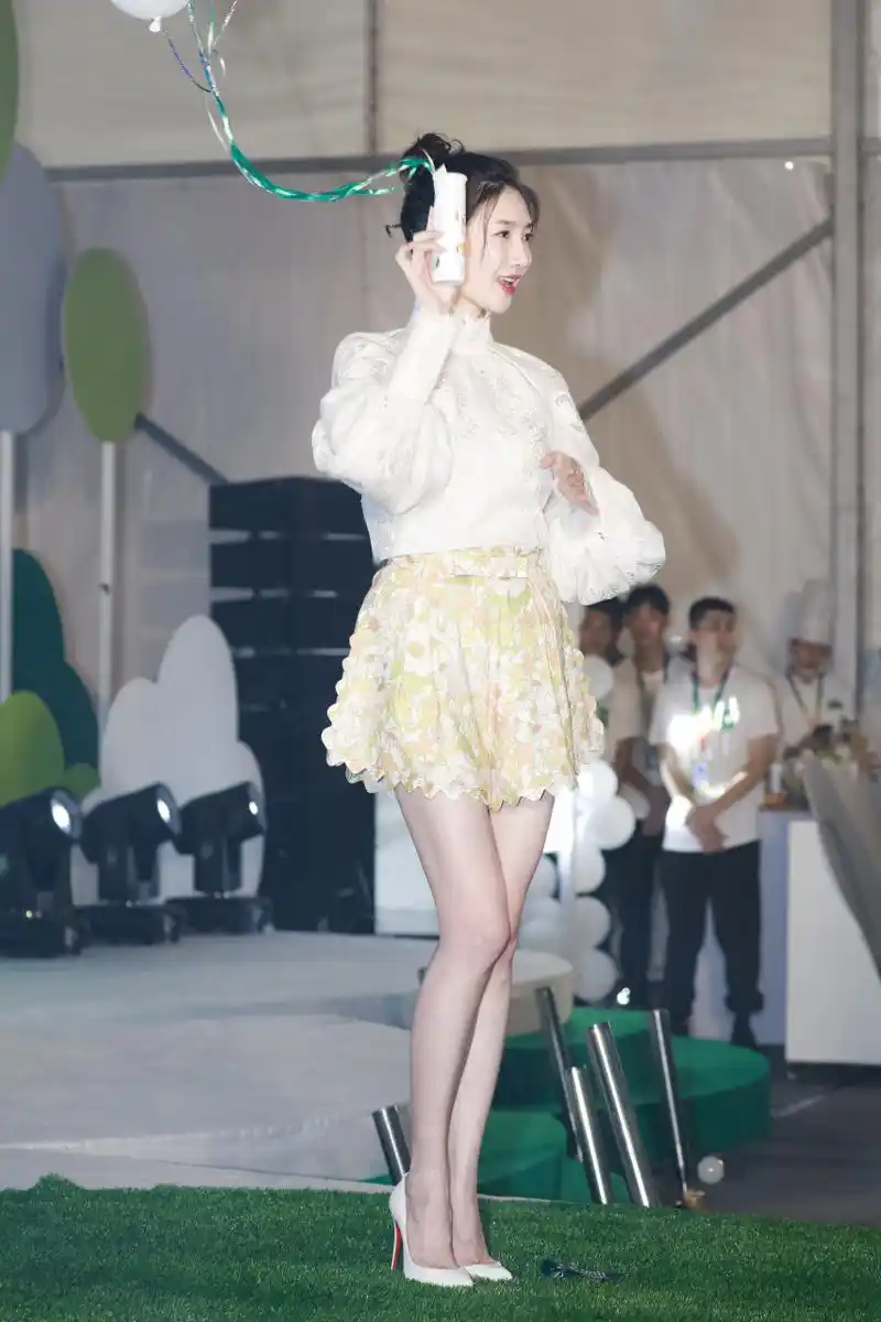 江疏影  美腿白到发光#江疏影