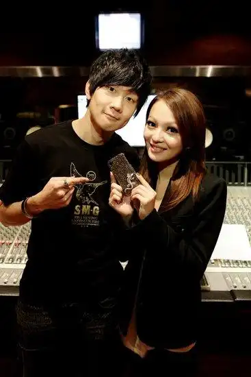 林俊杰身兼严格制作人 张韶涵念rap紧张口误