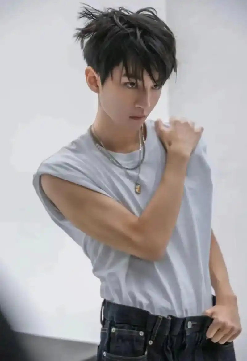 tfboys #王俊凯王源易烊千玺  #腹肌  #gidl - 抖音