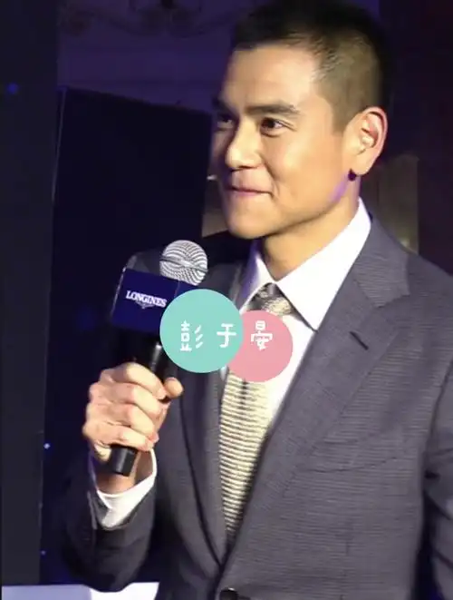 彭于晏 灰色西装寸头造型 这状态如何