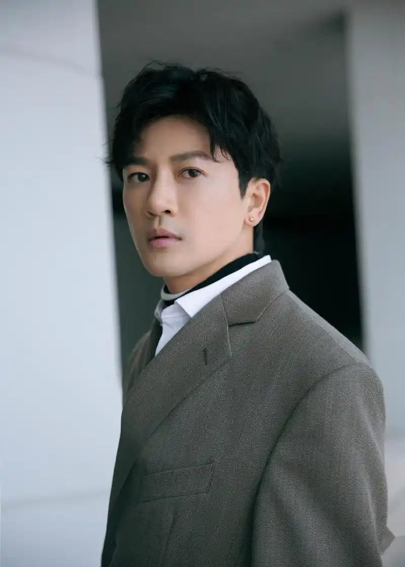 "简单的文字传递出温暖的祝福与希望,我们一起祈愿