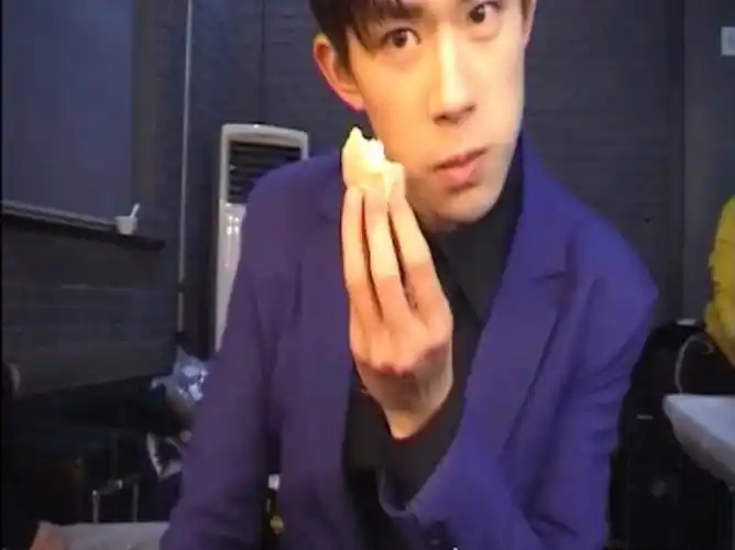 易烊千玺叫你吃早餐了