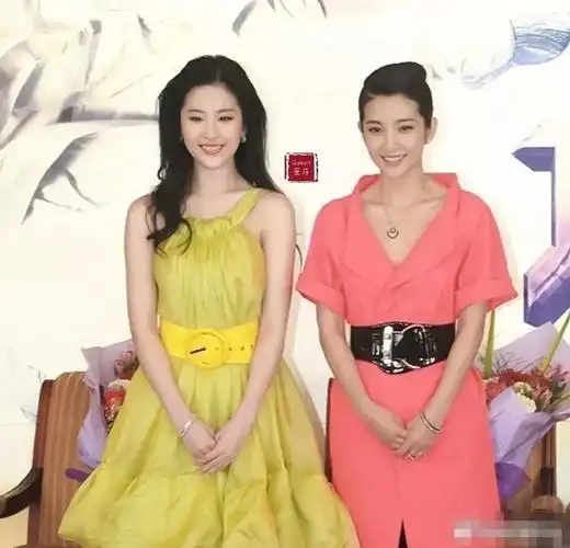 刘亦菲和李冰冰早年罕见同框照两人都是颜值巅峰