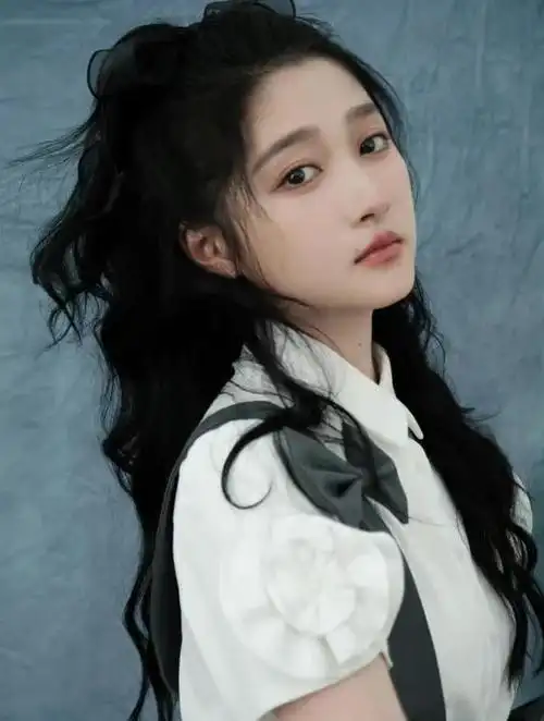 关晓彤被曝严重违法被抓工作室紧急辟谣无底线真离谱