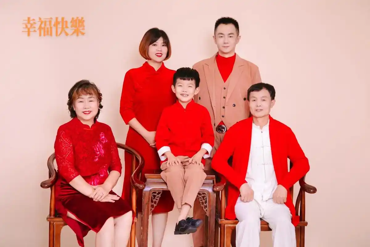 一家人在一起就是幸福.#最美全家福照片 #愿所有的美好和期待 - 抖音