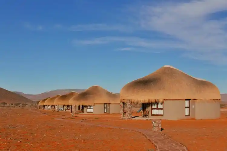 这个酒店就像沙漠中的小型城堡,既不失沙漠特色,又有奢华品味.