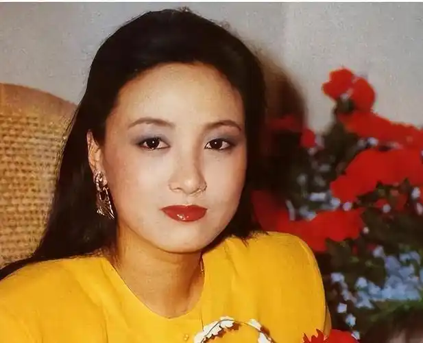 张国立前妻是罗秀春现任是邓婕儿子是张默