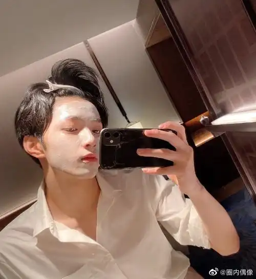 可以单独出道的锁骨#那得是刘耀文的锁骨吧!