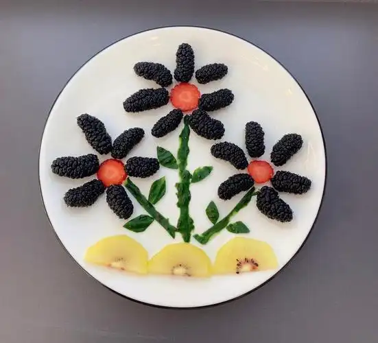 夏日炎炎,清凉水果拼盘必备#创意水果拼盘  #桑葚 #草莓