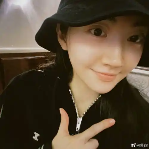 景甜分享素颜自拍照:听说……_照相机_状态_美女
