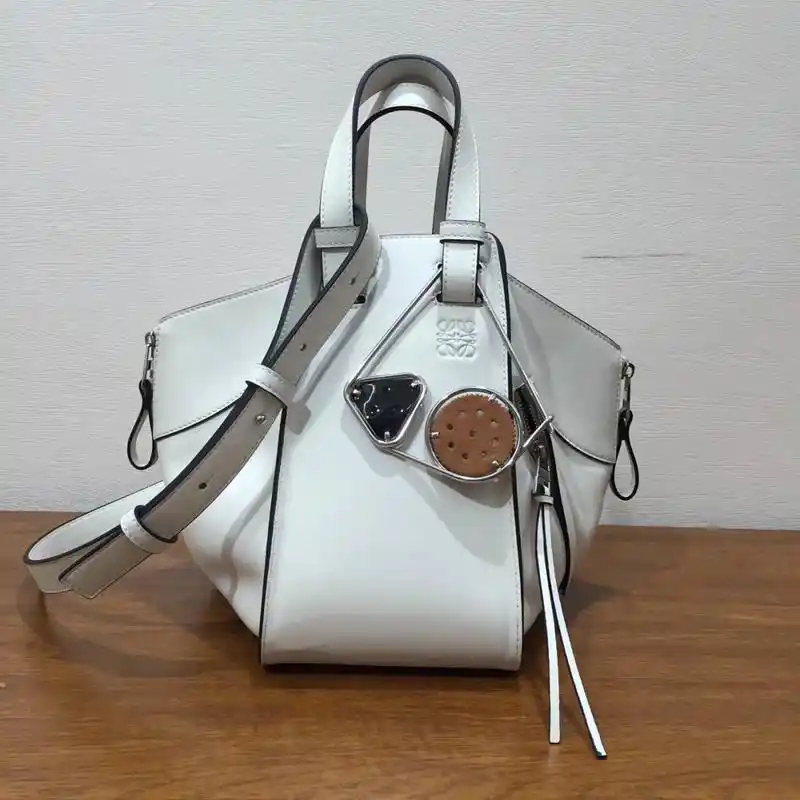 loewe hammock罗意威吊床包 六种背法_单肩包_箱包