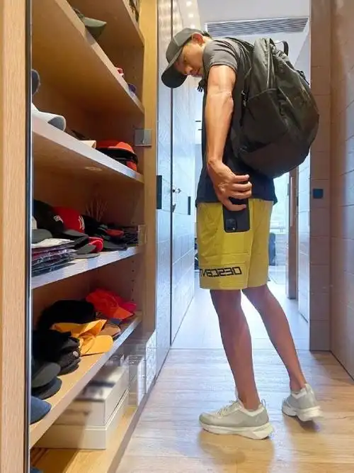 陈伟霆健身房自拍上新!剪寸头霸气秀肌肉身材超顶