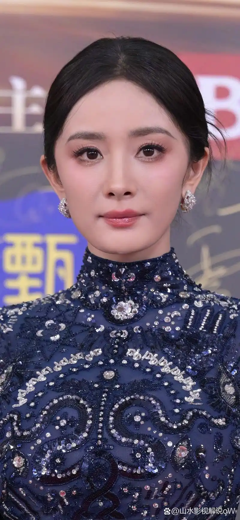 ✨  🌟 前6张微博之夜杨幂的一组照片,好看是好看,看起来拥点