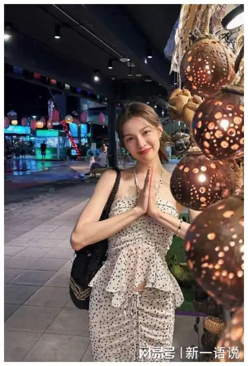 钟楚曦美艳身姿泰国私会曝光男友侯雯元拍照功力过硬