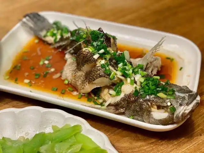 清蒸笋壳鱼白辣椒炒烟熏香干