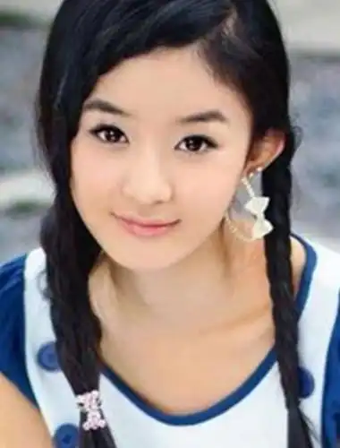 【图】赵丽颖出道照片很清纯 自称不像农村人