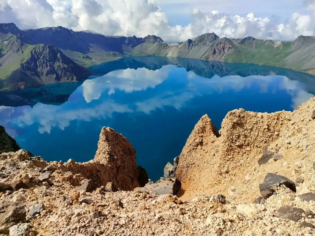 盗墓笔记 #张起灵#长白山天池 传说天池原本是上天仙子的宝 - 抖音