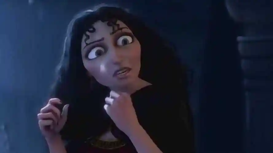 魔发奇缘:女巫发现长发公主偷跑出高塔,上高塔发现精美王冠