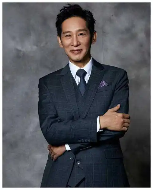 王劲松的底气从哪里来,深扒揭秘,让人热血沸腾,实力不容小觑_表演