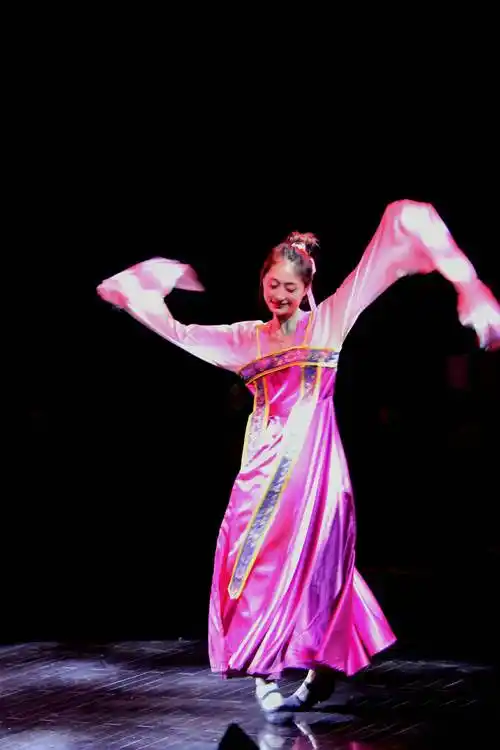 汉代宫女翩翩起舞